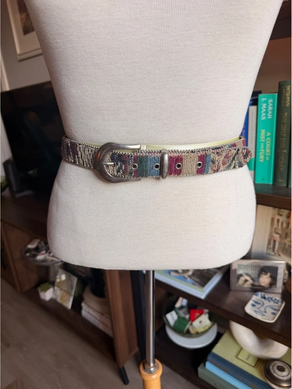 Elite Vintage Tapestry Fabric Belt with Silver-tone Buckle Size Medium 36”